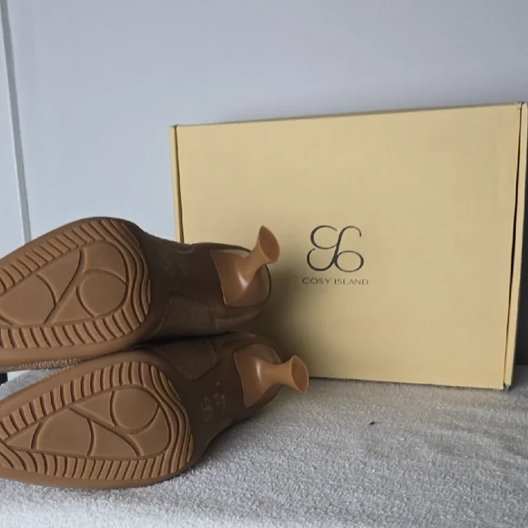 Cosy Island Women's Elegant Tan Heeled Boots - Picture 3 of 9